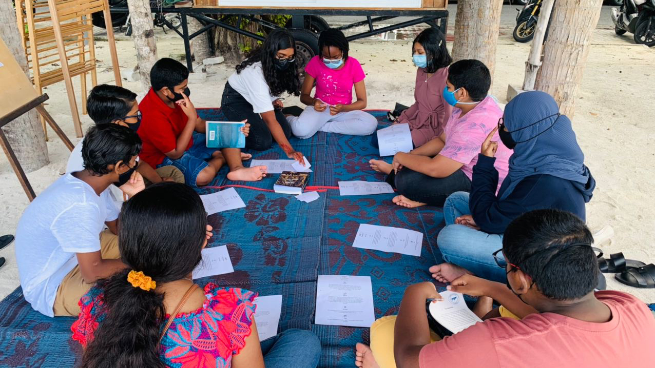  Children of Maldives Holhuashin FoiyGaadiyaa Book Club