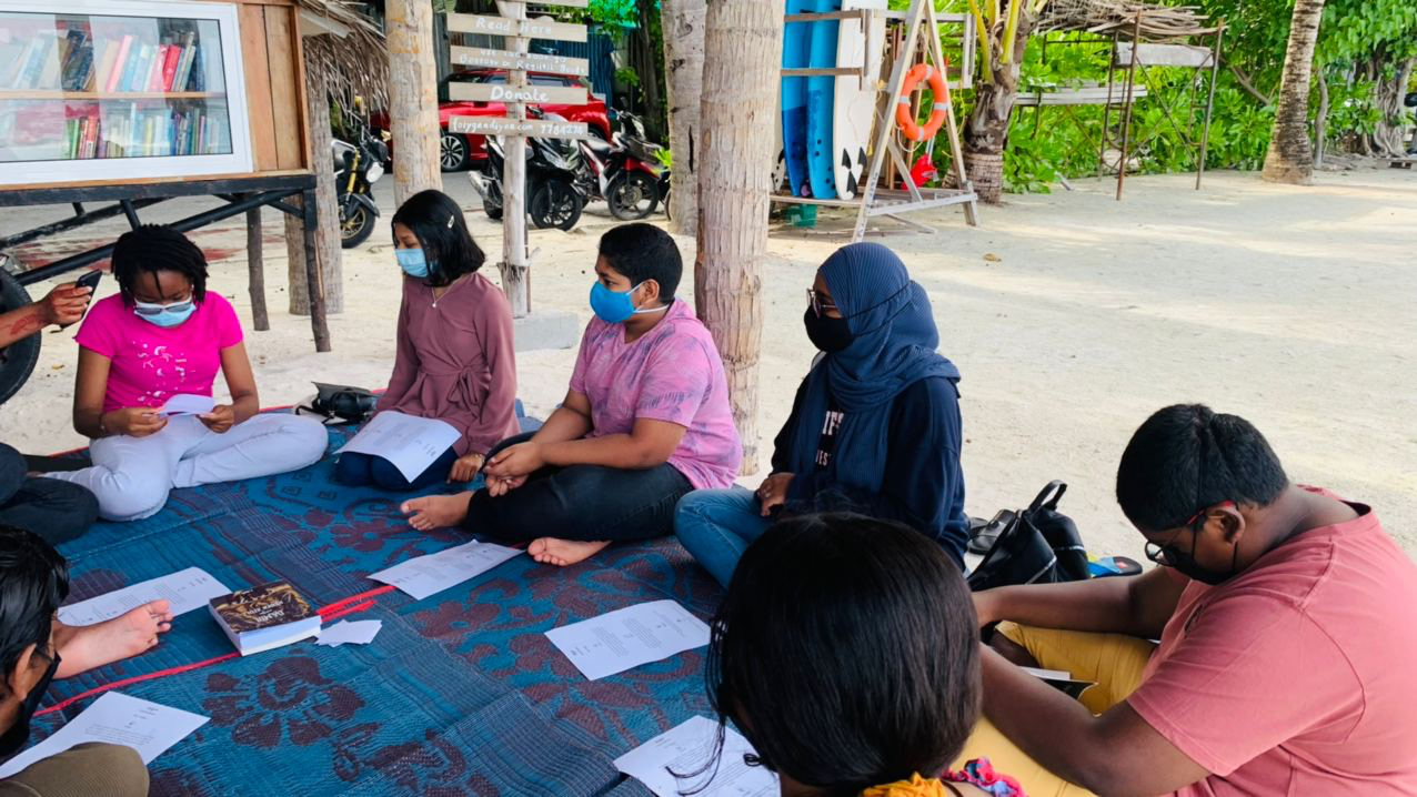  Children of Maldives Holhuashin FoiyGaadiyaa Book Club