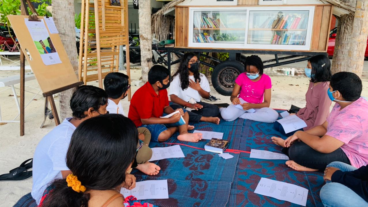  Children of Maldives Holhuashin FoiyGaadiyaa Book Club