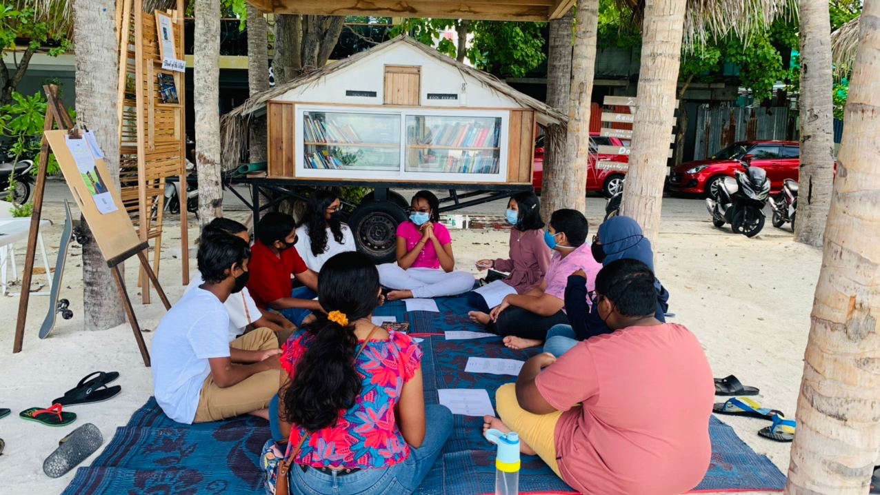  Children of Maldives Holhuashin FoiyGaadiyaa Book Club