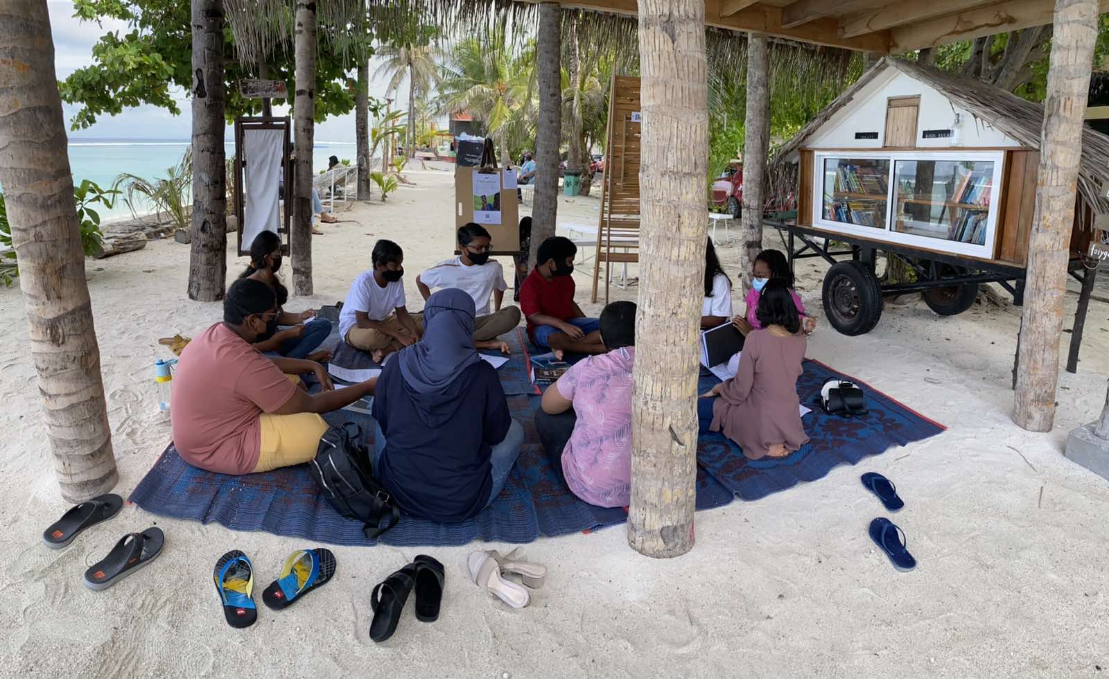  Children of Maldives Holhuashin FoiyGaadiyaa Book Club