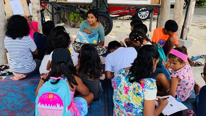  Children of Maldives Holhuashin Aharennakee Fehurisseh - with author Sara Naseem