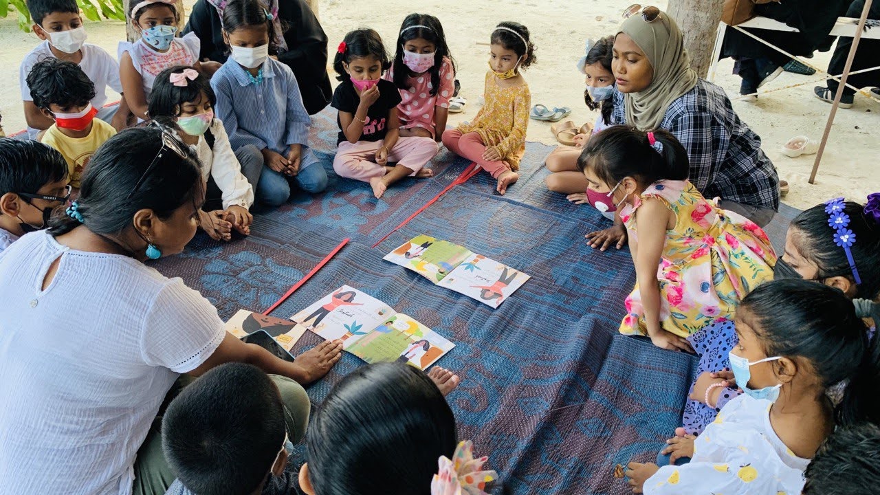  Children of Maldives Holhuashin Maakunbege Molhu Sufuraamathi