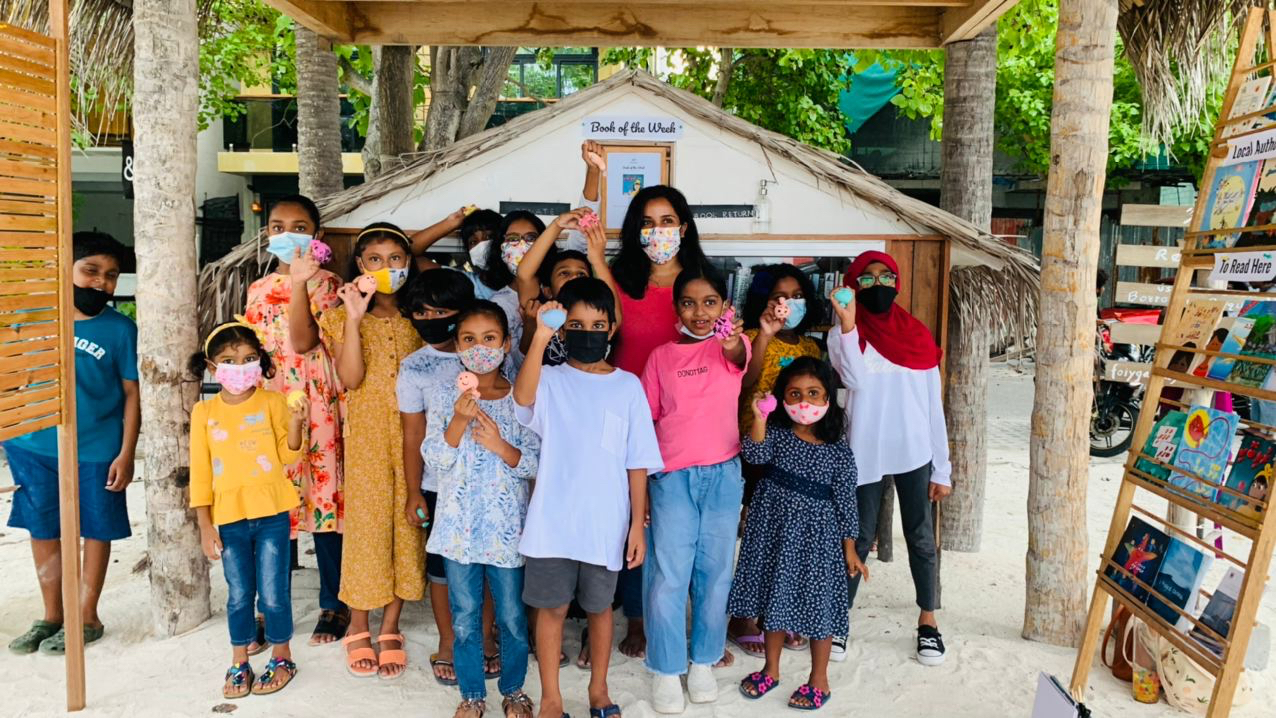  Children of Maldives Holhuashin Reeneege Rulhiboki